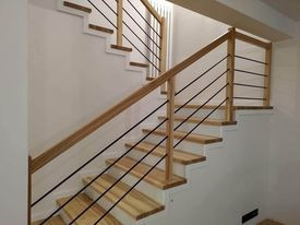 COMPLETE WOODEN STAIR RAILING