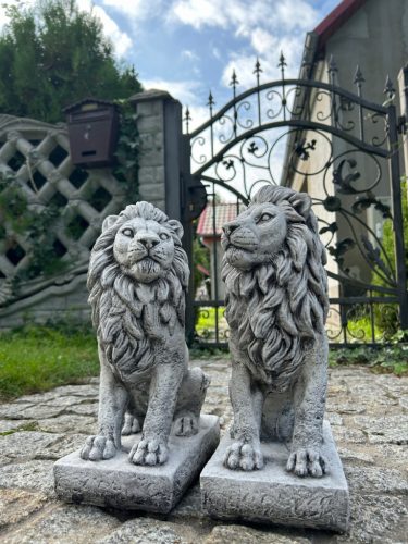  Concrete figure – LION ON A LEFT BASE + Concrete figure – LION ON A RIGHT BASE