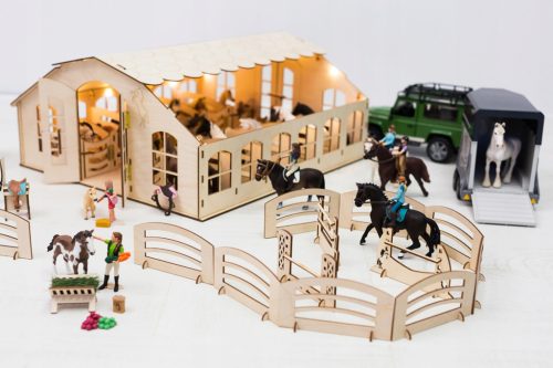  Ola XL stable for 12 Breyer Collecta horses