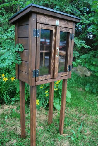 Outdoor Bookshelf 01 – Bookshelf!