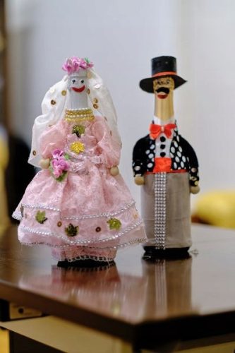 Decorative figures and sculptures for the home Another beautiful “champagne couple”