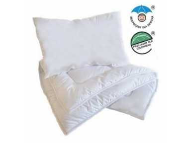  ANTIALLERGENIC BLANKET AND PILLOW FOR THE CHILD'S BED