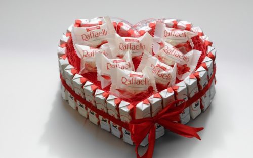  Heart gift cake with Kinder and Raffaello