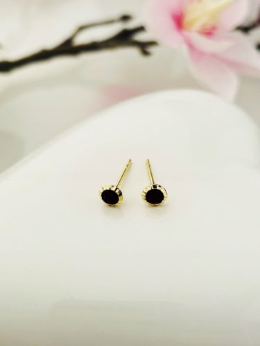  Gold earrings balls with onyx milled