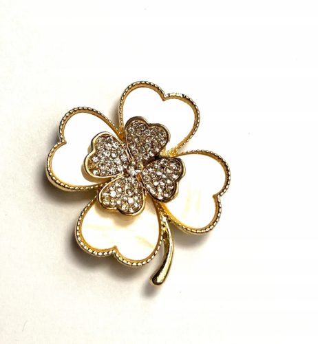  Clover brooch with strong magnet clasp