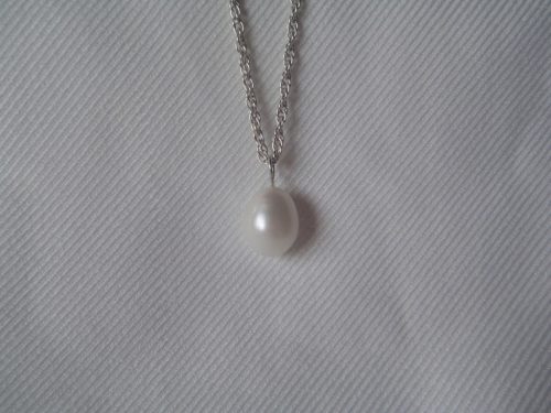  NATURAL PEARL NECKLACE AND SILVER CHAIN SET