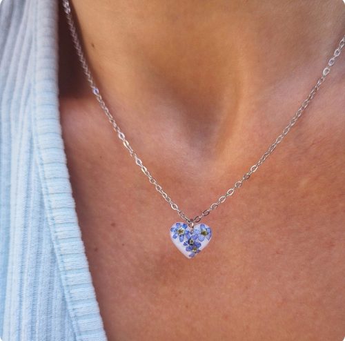  Heart necklace with forget-me-nots